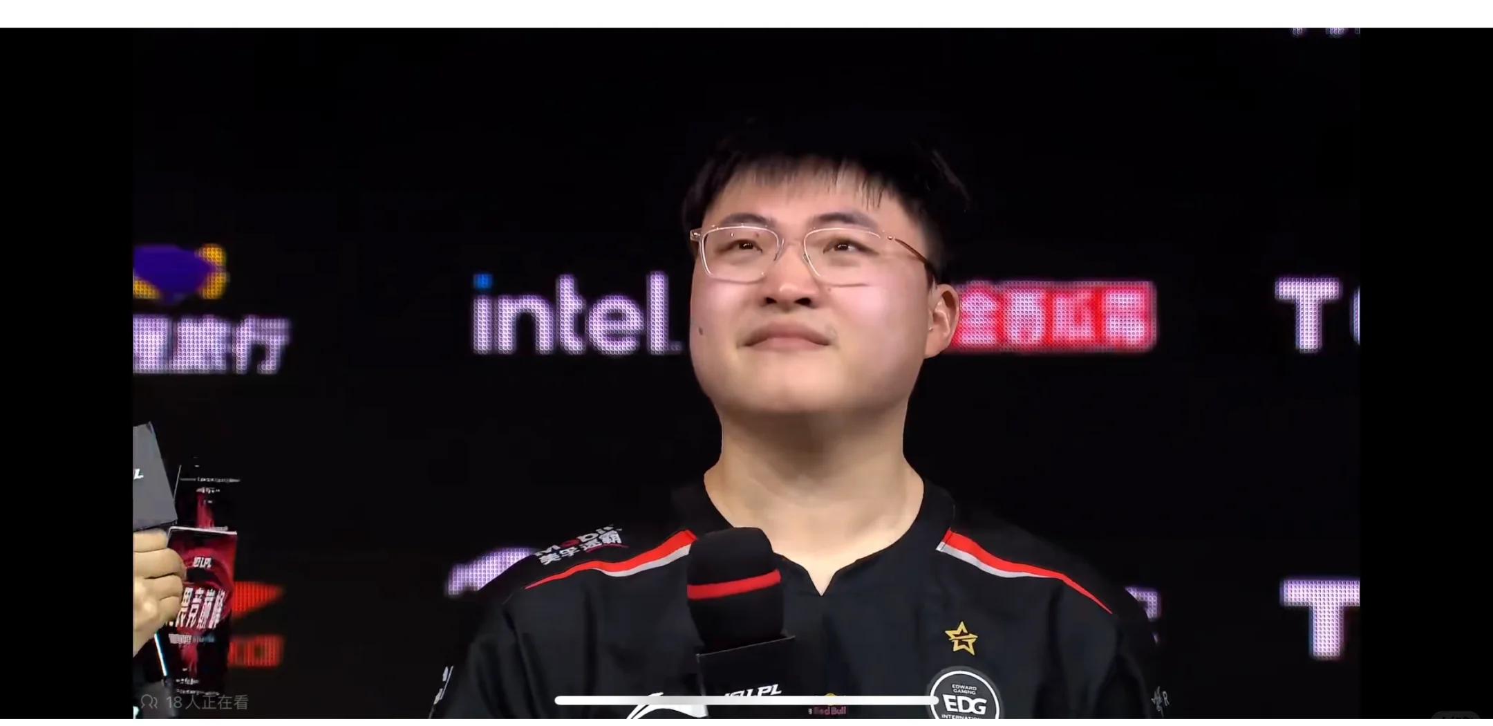 关于Uzi重返赛场，爆冷首场状态出色，IG观众沸腾！的信息