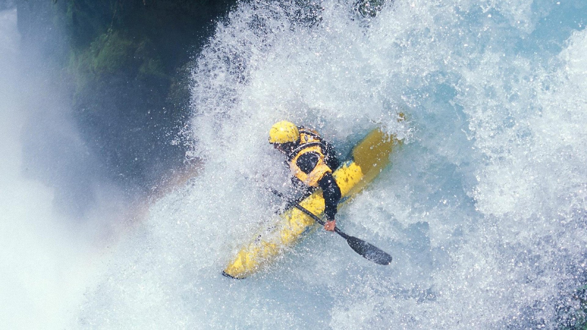  圣安东尼奥马刺次回合横扫新疆男篮，欧文砍下7记关键球，全场沸腾